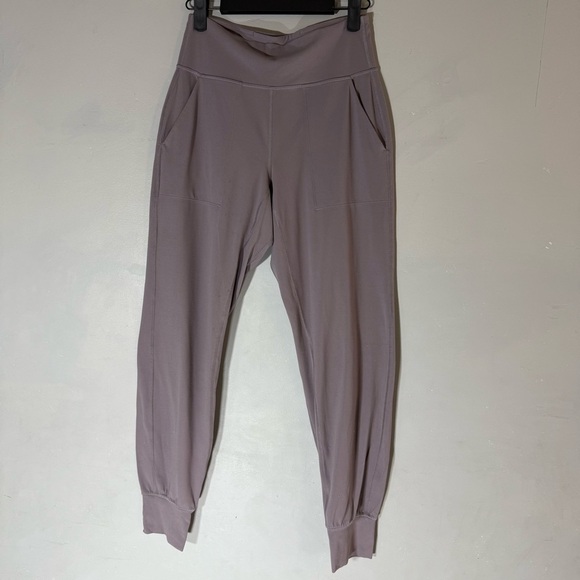 Lululemon Mauve High-Waisted Joggers - Picture 2 of 8